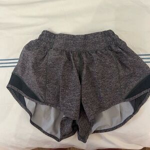 Lululemon Hotty Hots Size 4 2.5 Inch
